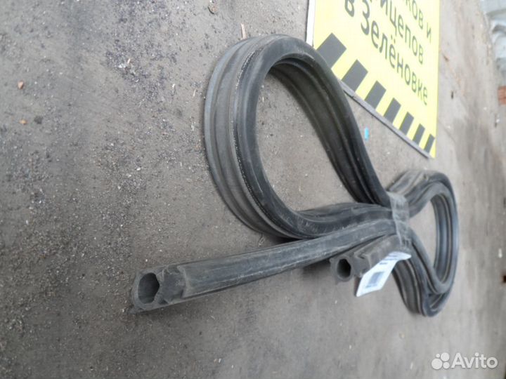 Уплотнитель крышки инструментального ящика Franz S