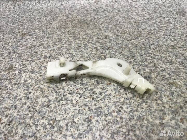 Кронштейн бампера прав. перед. Mazda 6