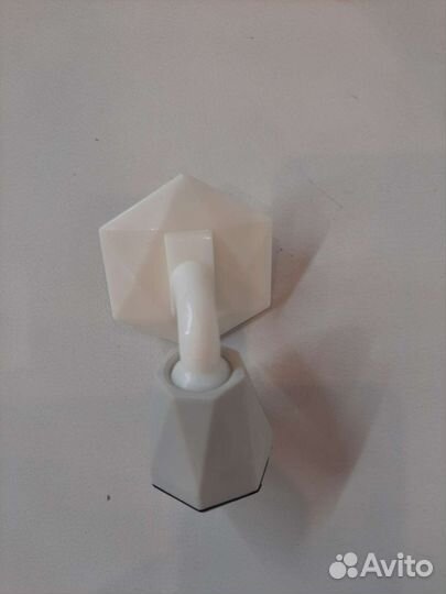 Ограничитель для двери на клейкой ленте белый