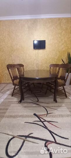 Стол и 4 стула