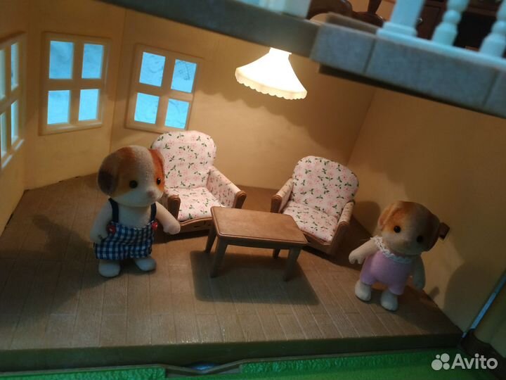 Sylvanian families домик со светом и мебелью