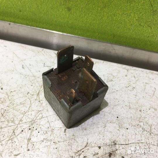 Реле топливного насоса Фольксваген Гольф 3 Венто