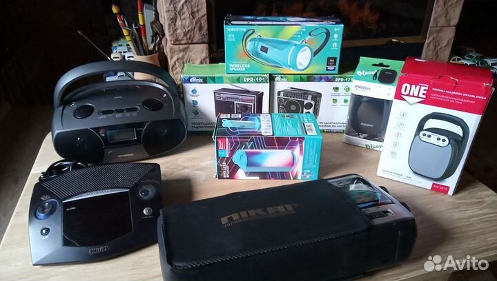 Радиоприемник,блютуз Колонка флешка