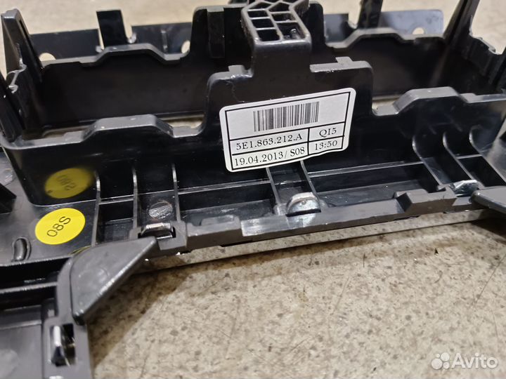 Декоративная накладка МКПП для Skoda Octavia A7