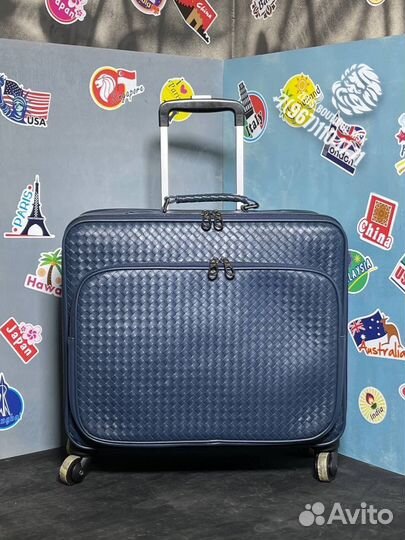 Чемодан на колесах Bottega Veneta синий