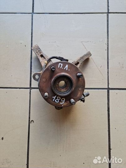 Поворотный кулак левый Mitsubishi Lancer IX