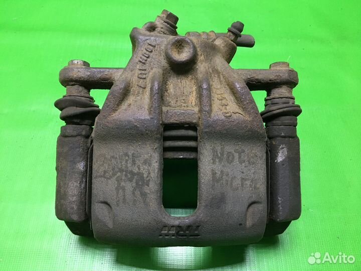 Суппорт передний левый Nissan Note 2006-2013 Micra