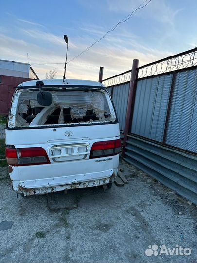Toyota Regius 2.7 AT, 2000, битый, 287 000 км