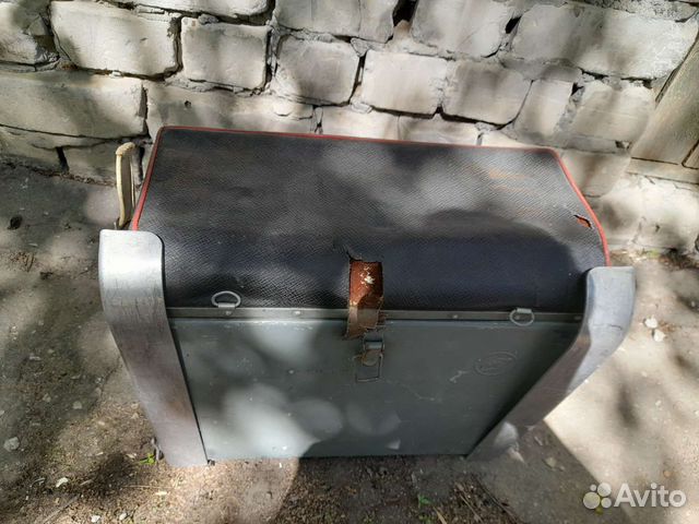 Ящик для зимней рыбалки СССР (на лыжах)