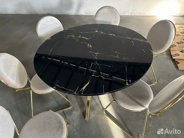 Стол и стулья