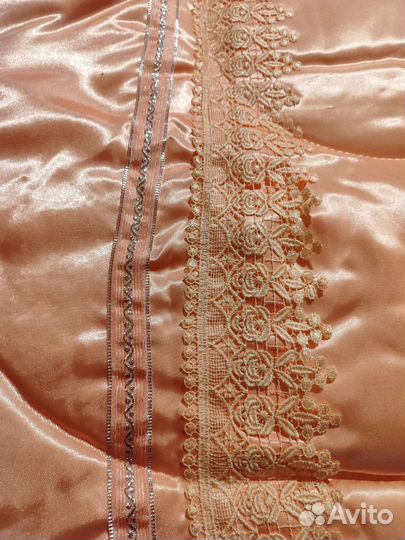 Покрывало атласное с подушками