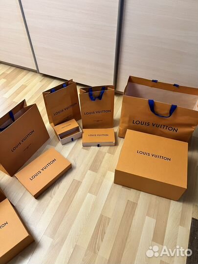 Продам коробки, пакет и пыльник, карточки louis vu