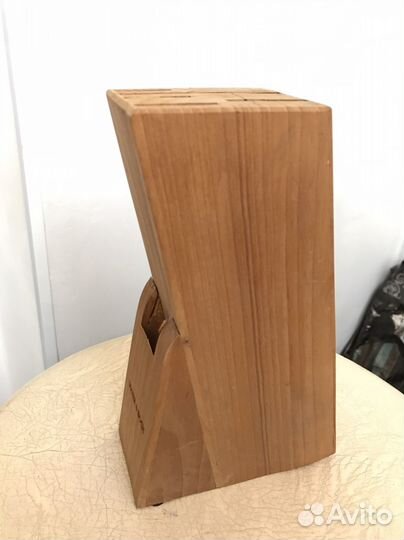 Подставка для кухонных ножей деревянная