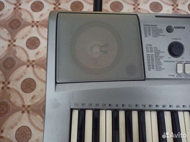 Yamaha psr r300