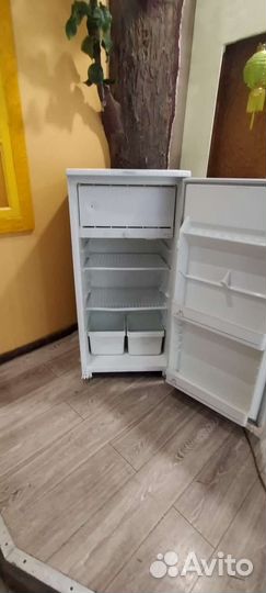 Холодильник маленький бу