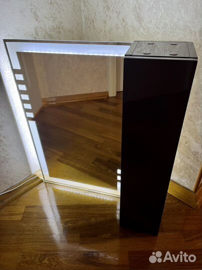 Зеркало с подсветкой и шкаф для ванной