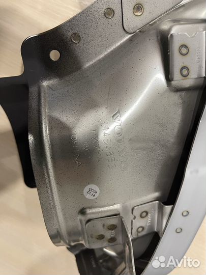 Оригинальная выхлопная труба левая на Volvo XC60