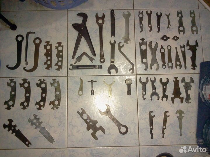 Ключи велосипедные и универсальный ключ