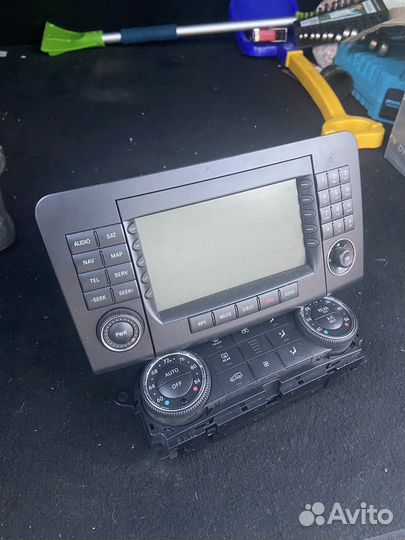 Штатное головное устройство Mercedes ML 350