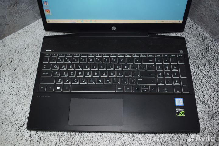 Ноутбук HP на Core i5-8250U/ GTX 1050/ ssd 512 гб