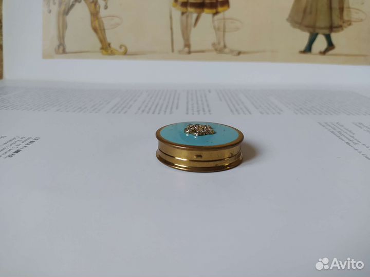 Пудреница США