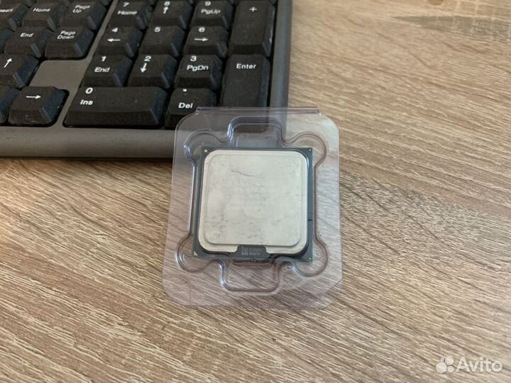 Процессор Intel Core 2 Duo E8400 LGA775