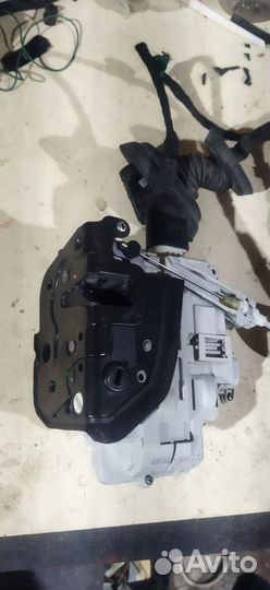 Замок двери задний правый audi a4 (с проводкой)
