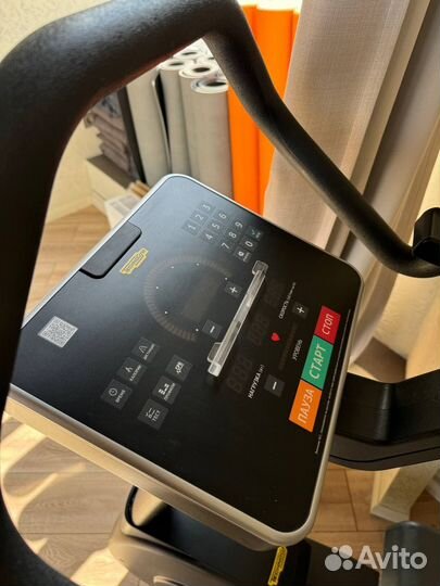 Велотренажер technogym