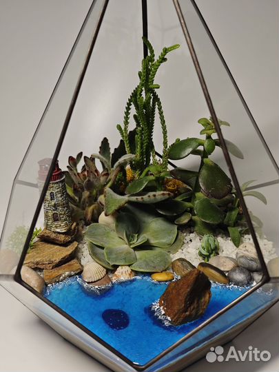 Флорариум с суккулентами и маяком