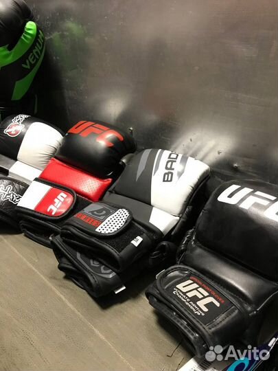 Боксерские перчатки,защита ног - брак