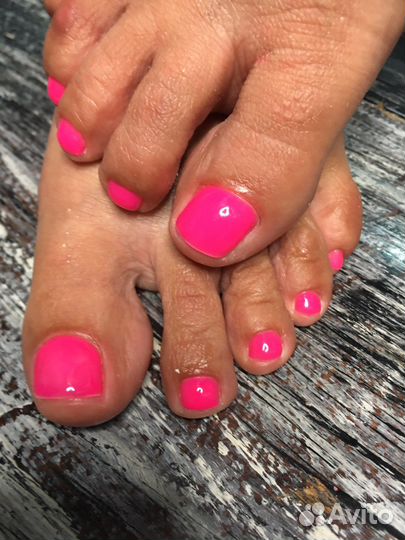 Маникюр и педикюр в Адлере