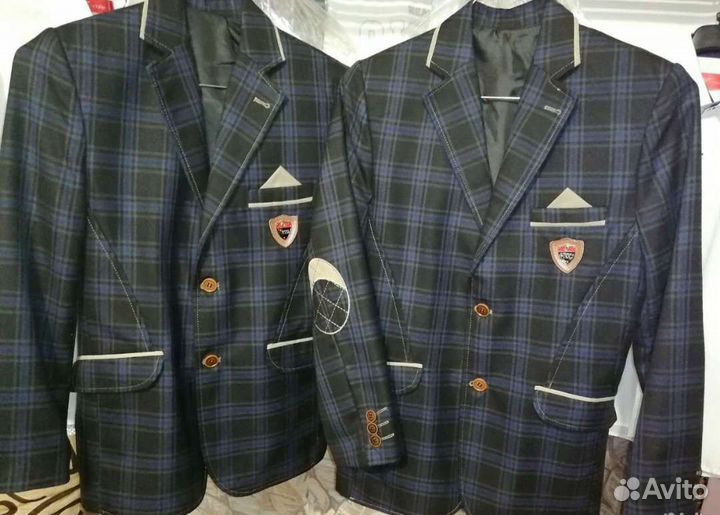 Пиджаки, рубашки, бабочки