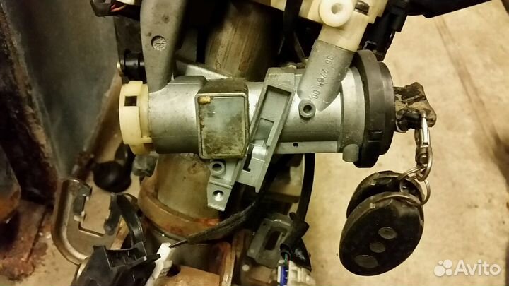 Замок зажигания Mitsubischi Carisma