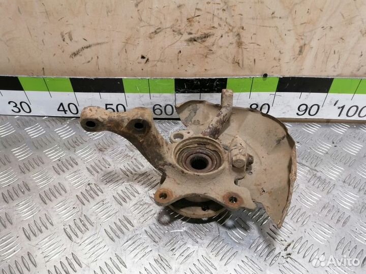 Кулак поворотный передний правый Volkswagen Passat