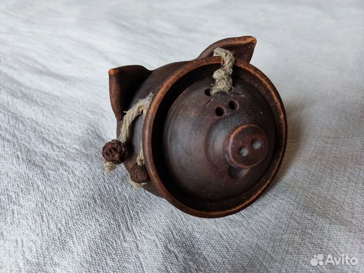 Глиняная свинка-шкатулка