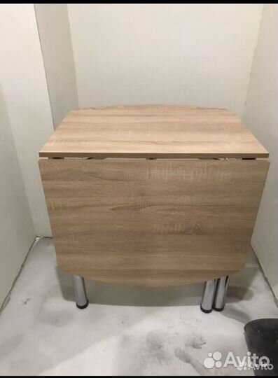 Стол пристенный