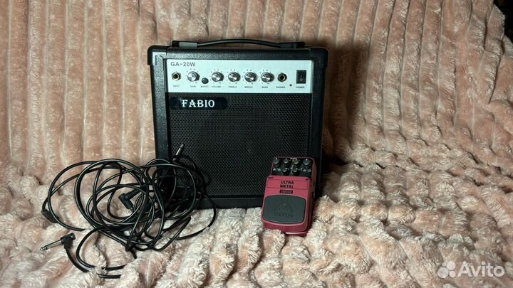 Комбоусилитель и педаль