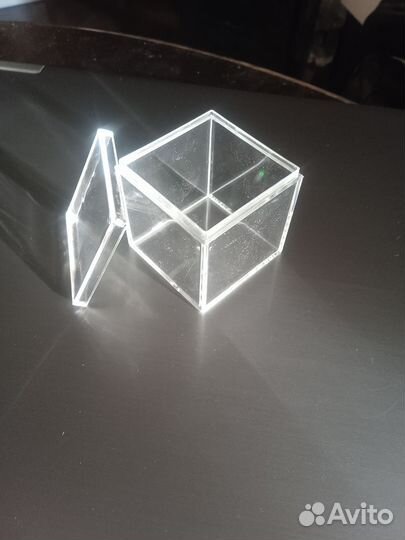 Подарочная коробка