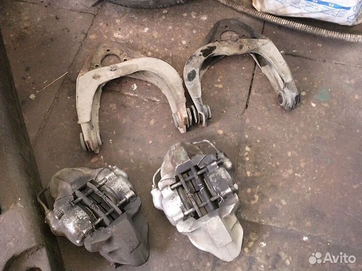 Продам верхние рычаги и тормозные суппорта 2107