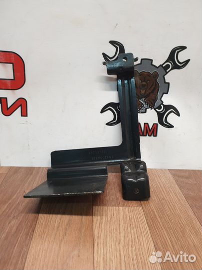 Крепление акб Renault Kaptur