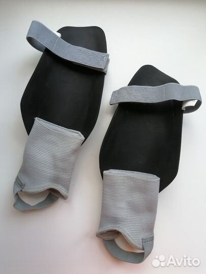 Щитки футбольные детские nike L