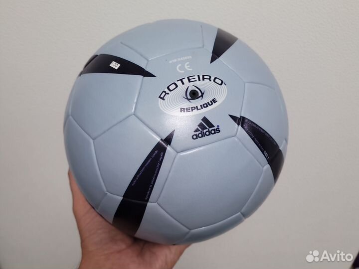 Футбольный мяч adidas roteiro