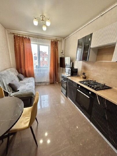 2-к. квартира, 56 м², 2/4 эт.