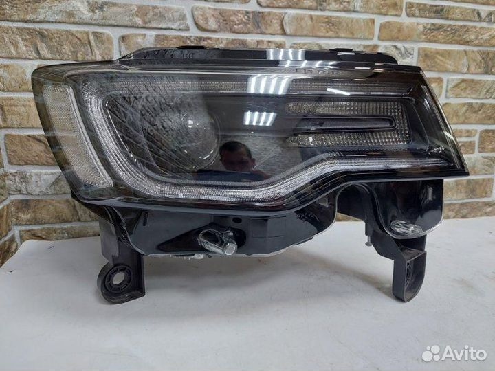 Фара правая Jeep Grand Cherokee