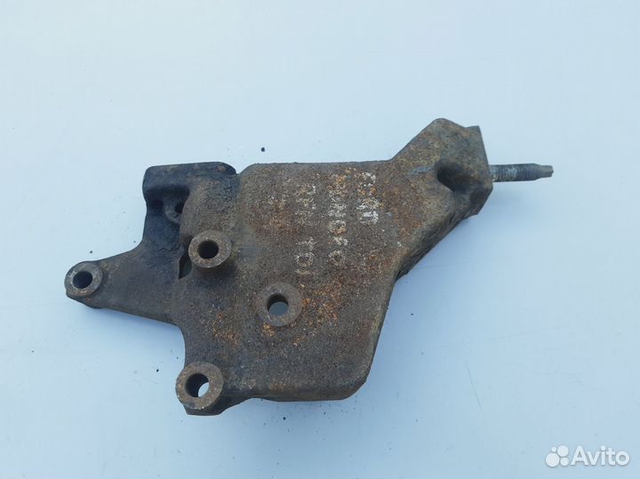 Кронштейн генератора Ford Mondeo 1