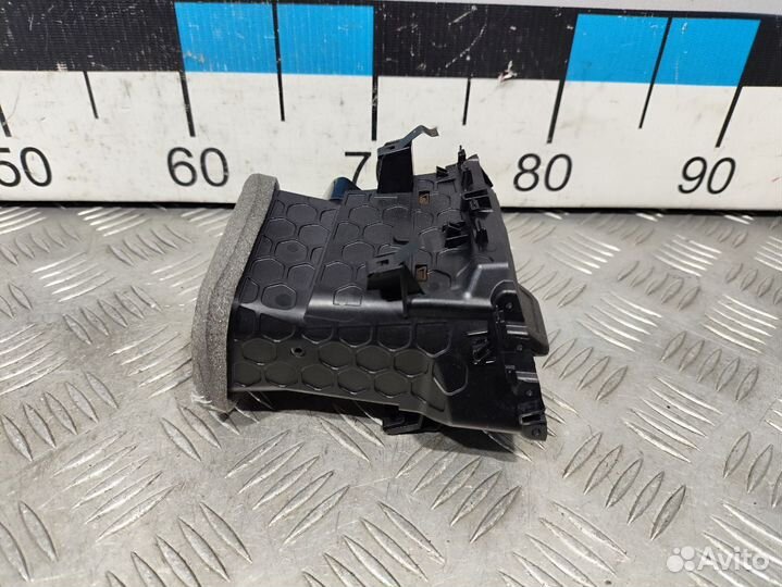 Б/У Дефлектор воздушный правый VW T-Cross#001