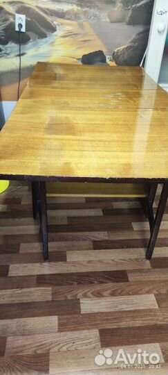 Продам стол книжку