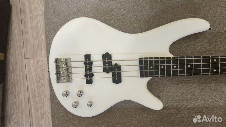Басс гитара ibanez