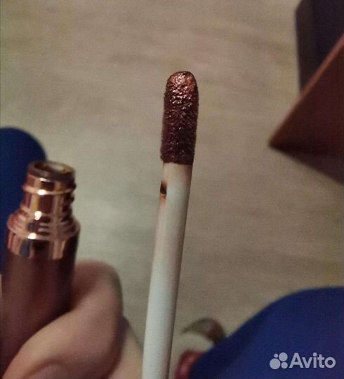 Блеск для губ Revolution