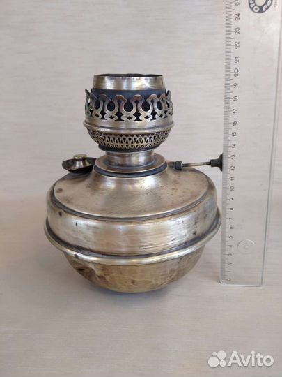 Старинная керосиновая лампа